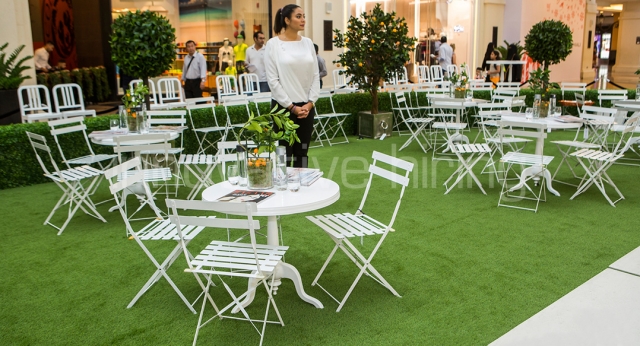Features: New York Cafe Tables with Garden Chairs & Navy Stools