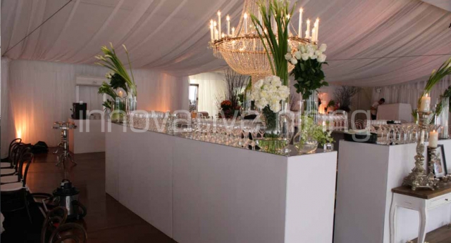 Features: Standard Bar with Mirrored Top